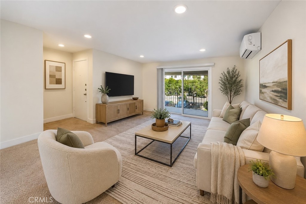 11138 Aqua Vista ST 19, Studio City, CA 91602 — photo 1
