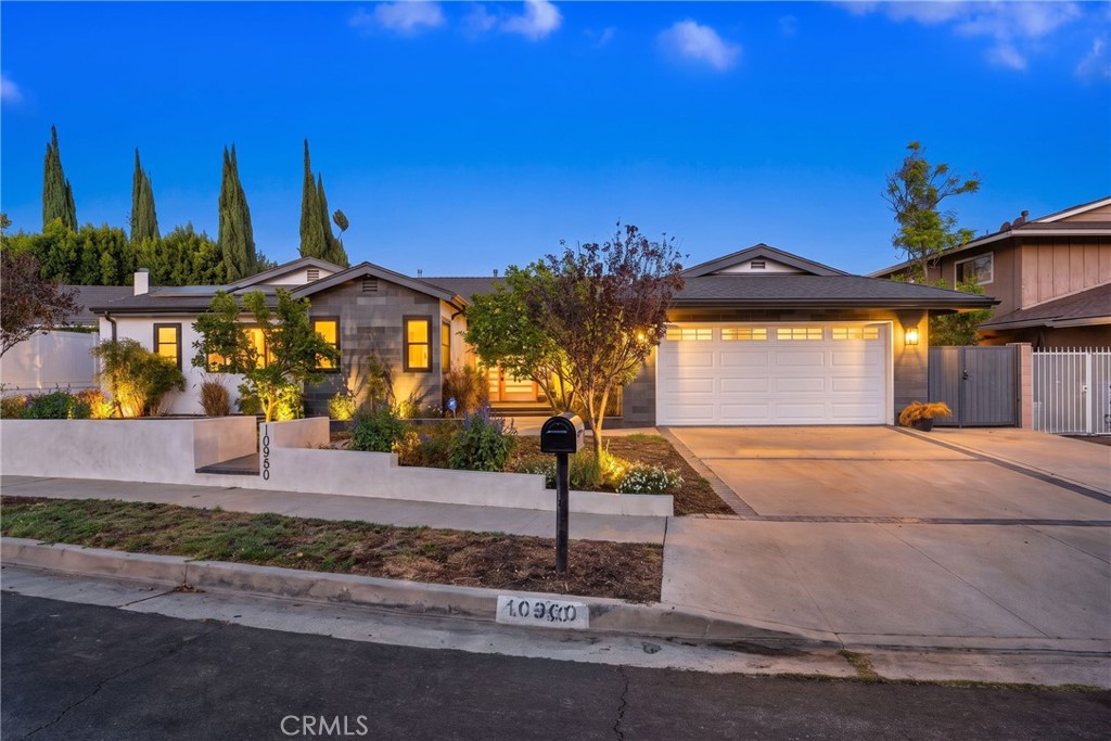 10960 Baton Rouge, Northridge, CA 91326 — photo 1