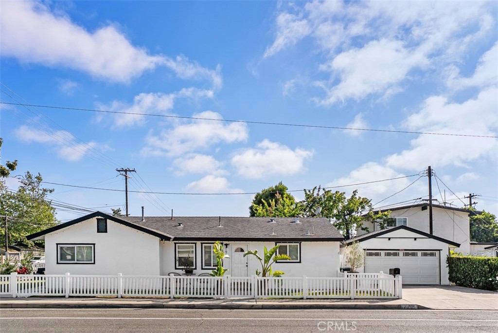 195 Broadway, Costa Mesa, CA 92627 — photo 1