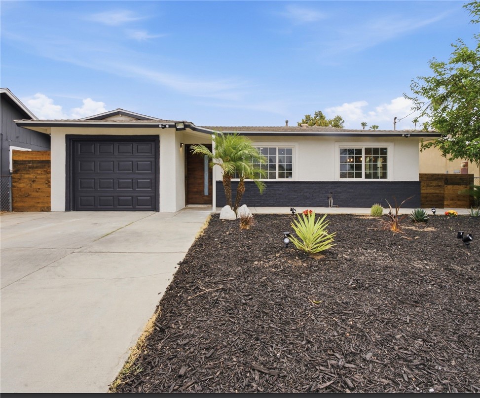 623 S Mistletoe Avenue, San Jacinto, CA 92583 — photo 1