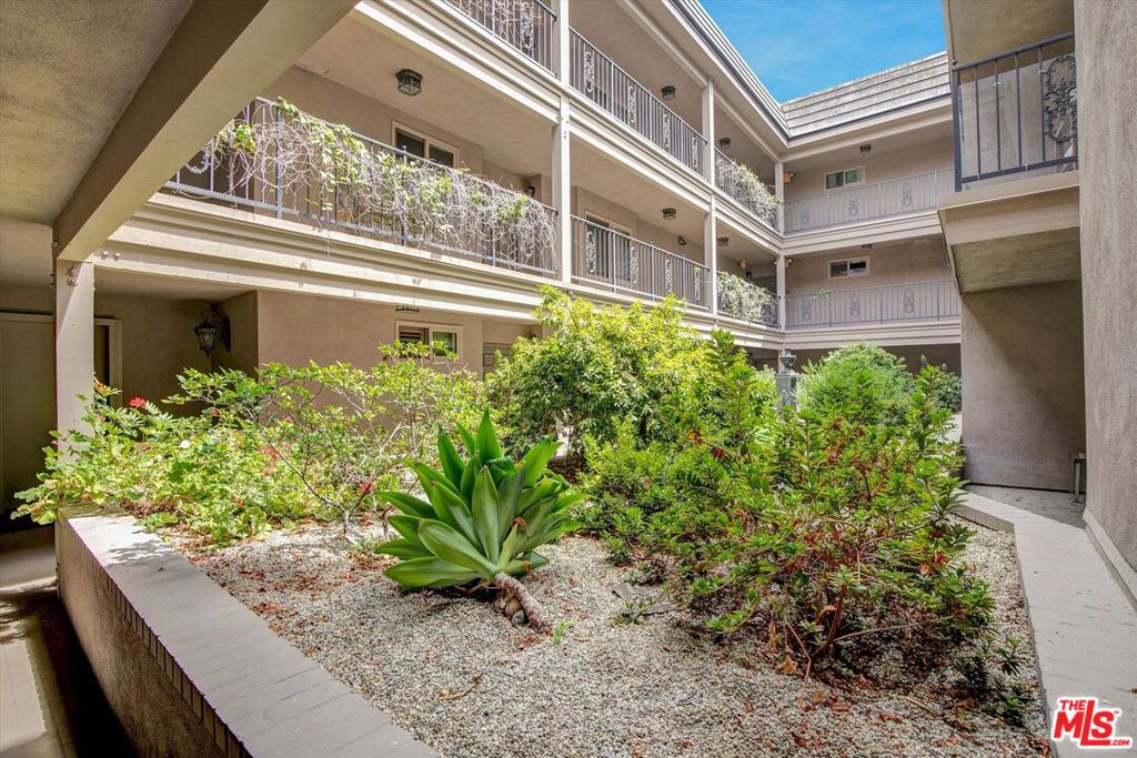 439 N Doheny Drive 204, Beverly Hills, CA 90210 — photo 1