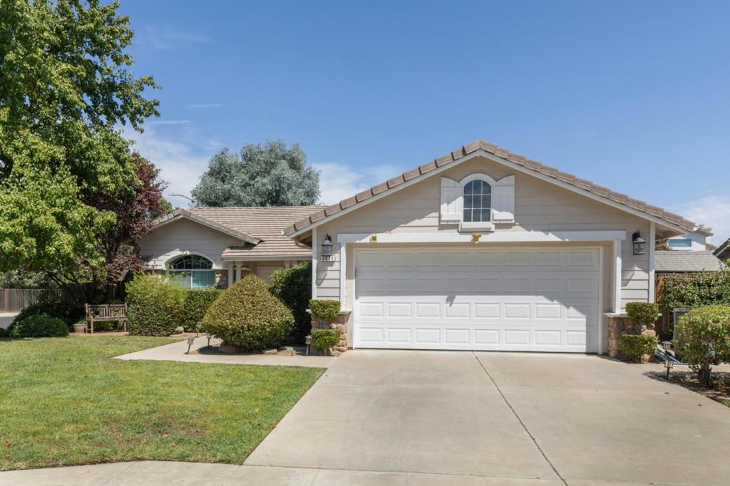 2671 Dennis Avenue, Clovis, CA 93611 — photo 1