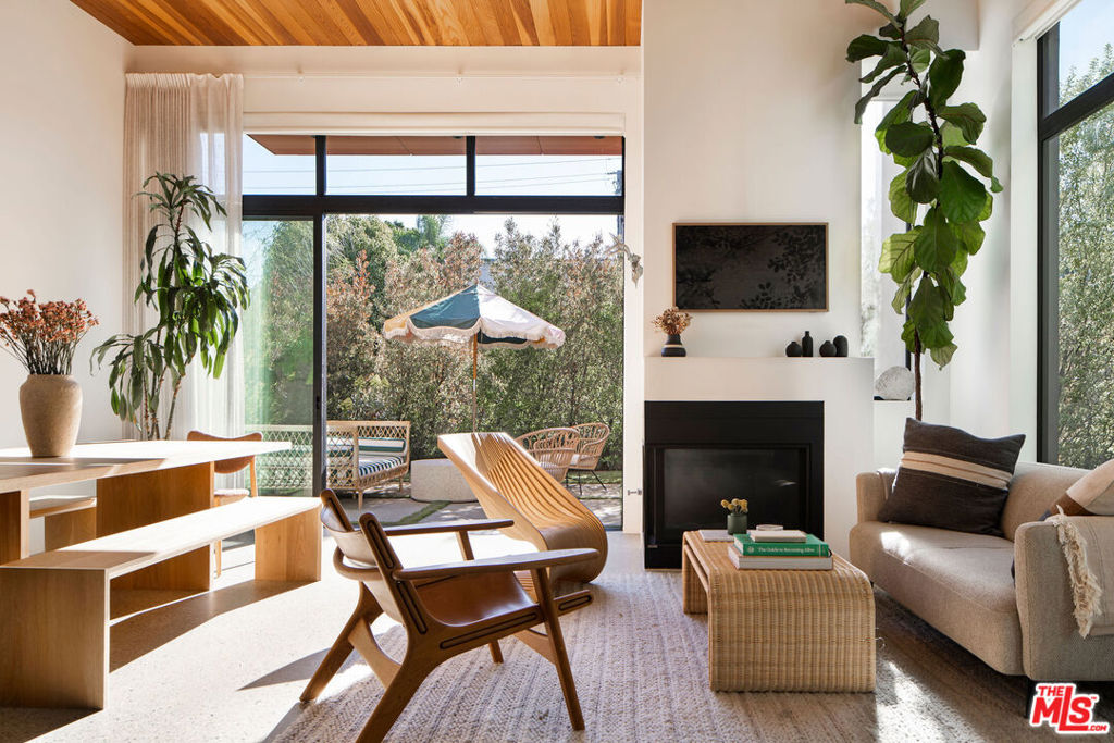 1329 California Avenue 102, Santa Monica, CA 90403 — photo 1
