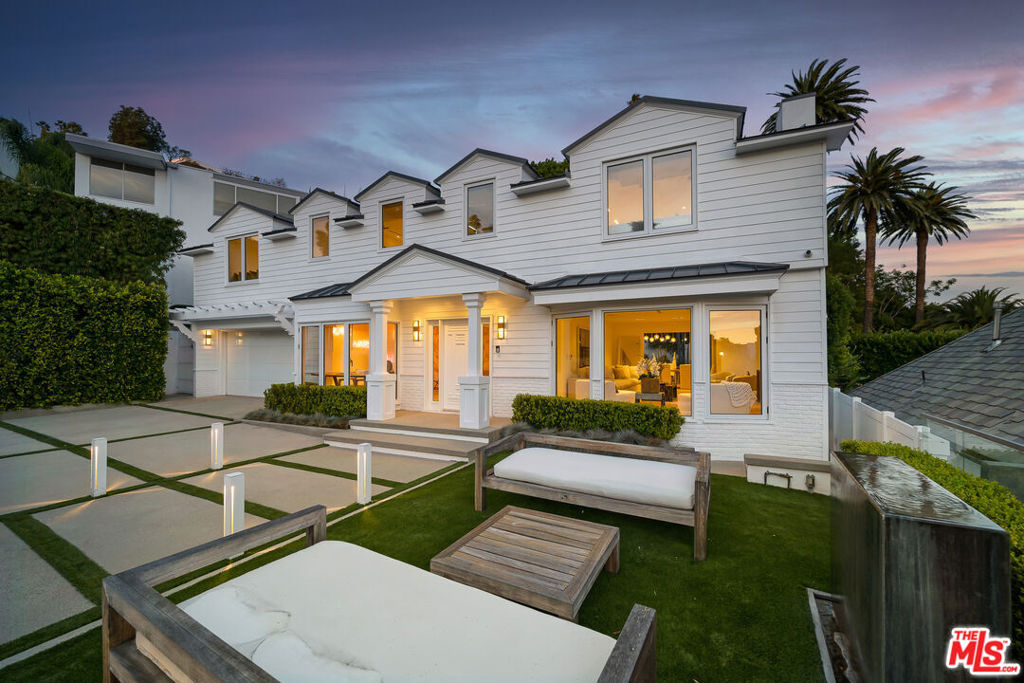 1330 Londonderry Place, Los Angeles, CA 90069 — photo 1