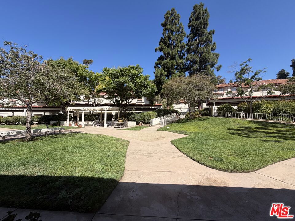 501 Palisades Drive 309, Los Angeles, CA 90272 — photo 1