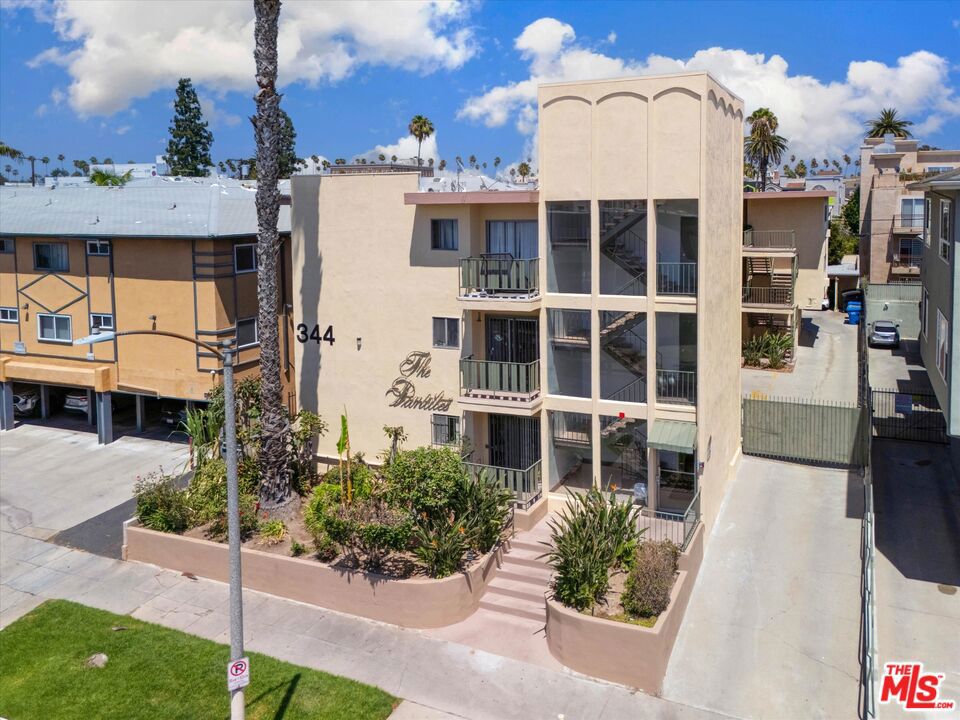 344 S Hobart Boulevard, Los Angeles, CA 90020 — photo 1