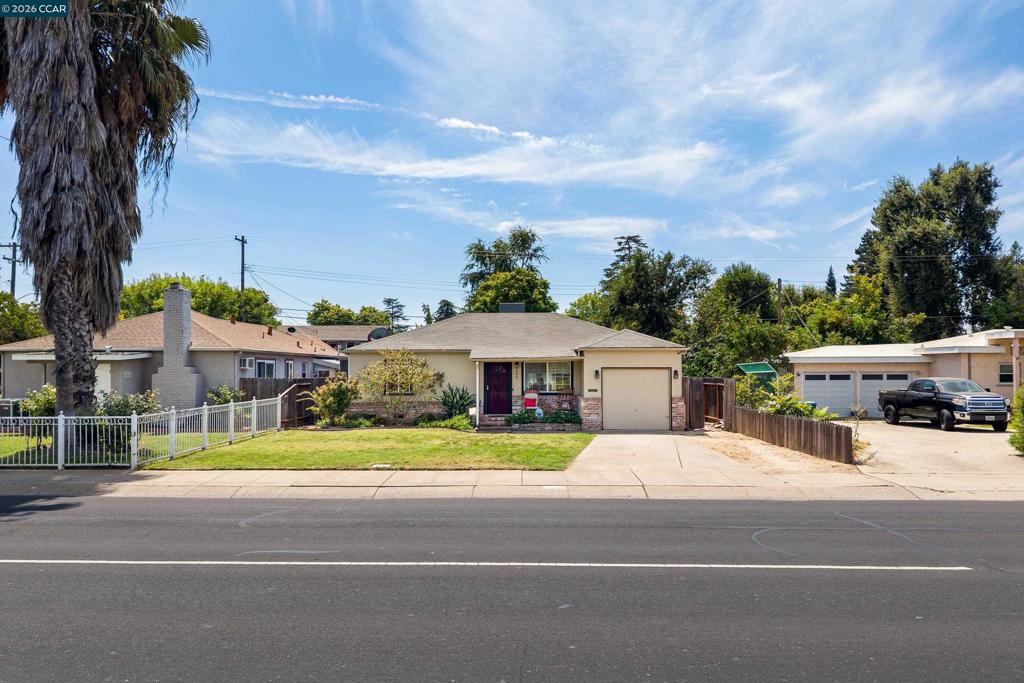 606 W Turner Rd, Lodi, CA 95240 — photo 1