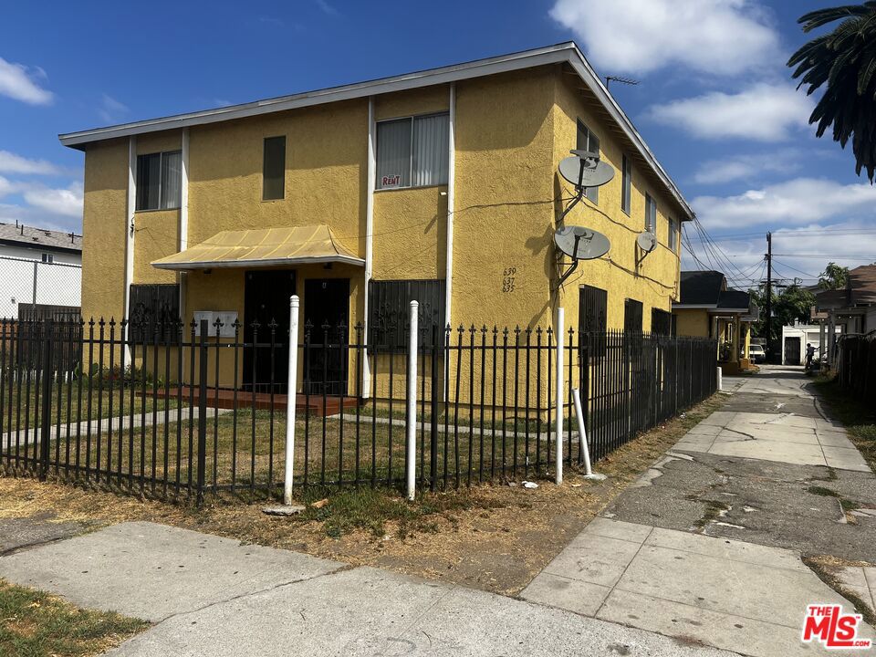 639 W 80th Street, Los Angeles, CA 90044 — photo 1