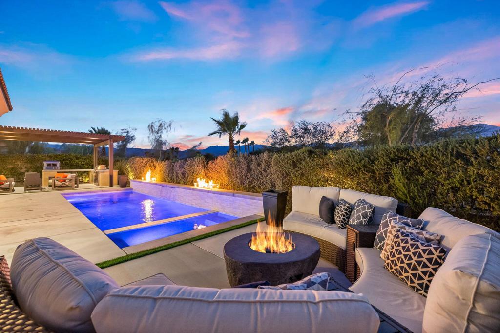 40 Burgundy, Rancho Mirage, CA 92270 — photo 1
