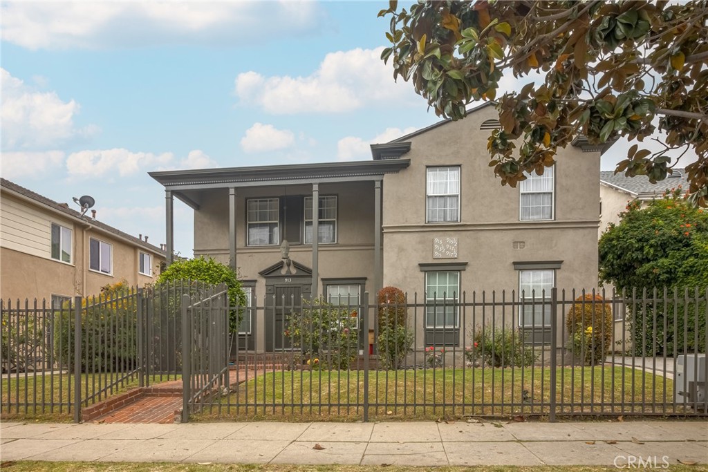 913 S Wilton Place, Los Angeles, CA 90019 — photo 1