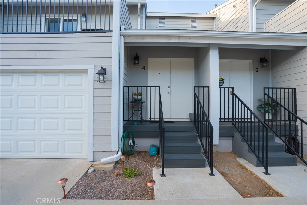 2104 Raymond 4, Altadena, CA 91001 — photo 1