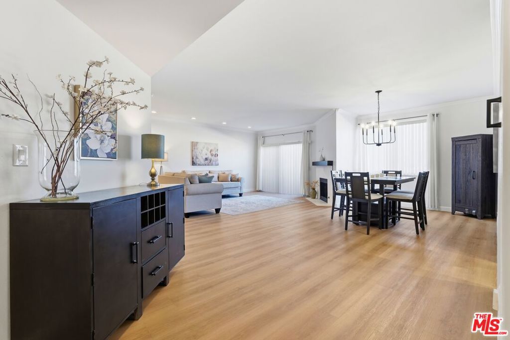 828 S Bedford Street 202, Los Angeles, CA 90035 — photo 1