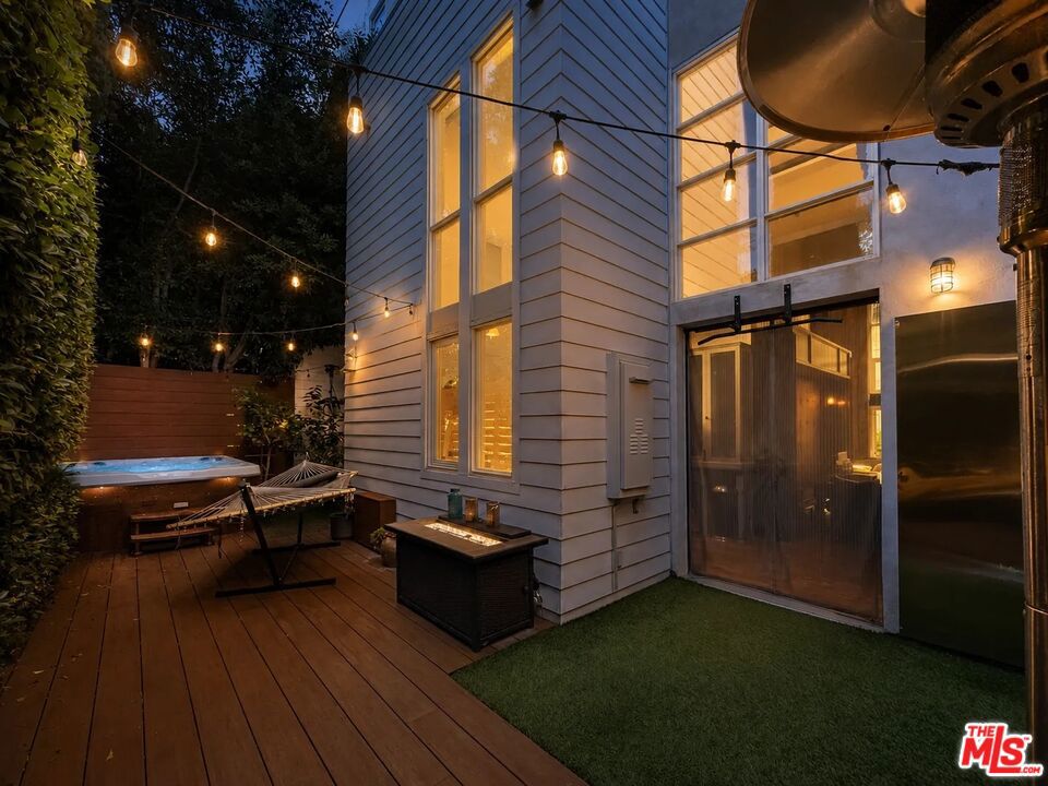 1037 N Laurel Avenue 10, West Hollywood, CA 90046 — photo 1