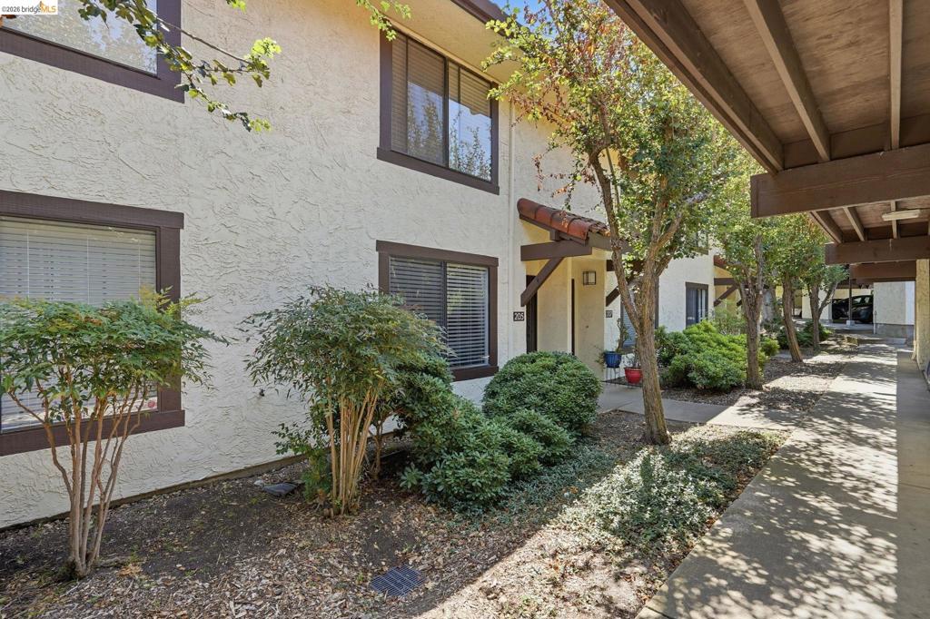 205 Del Valle Cir, El Sobrante, CA 94803 — photo 1