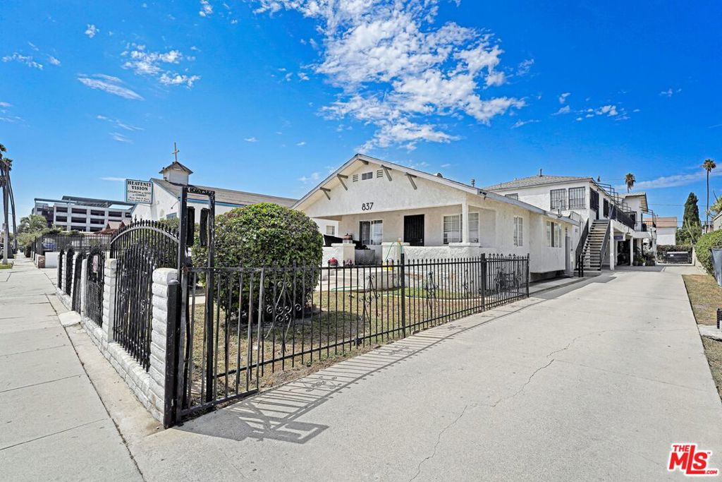 837 W 85th Street, Los Angeles, CA 90044 — photo 1