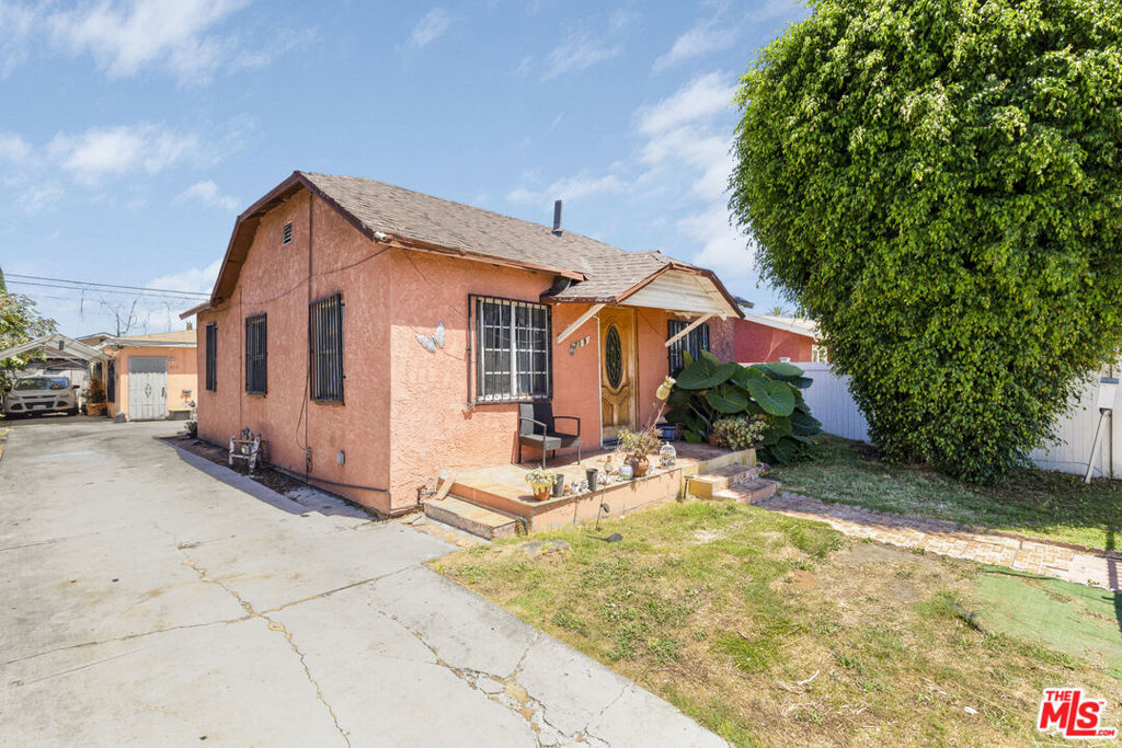 719 E 110th Street, Los Angeles, CA 90059 — photo 1