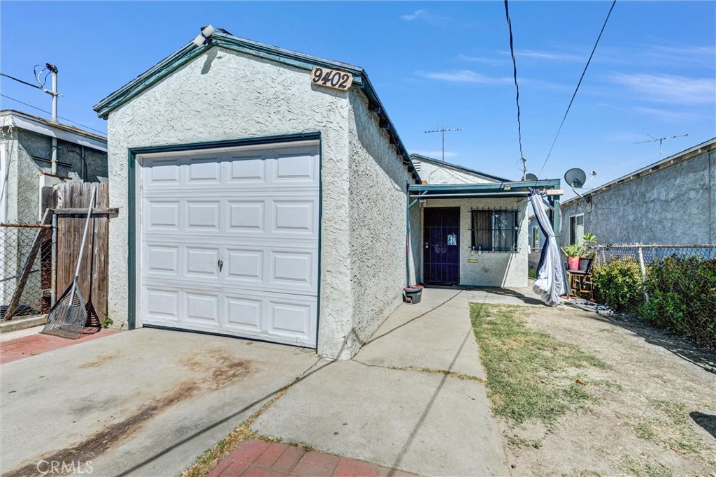 9402 Hickory, Los Angeles, CA 90002 — photo 1
