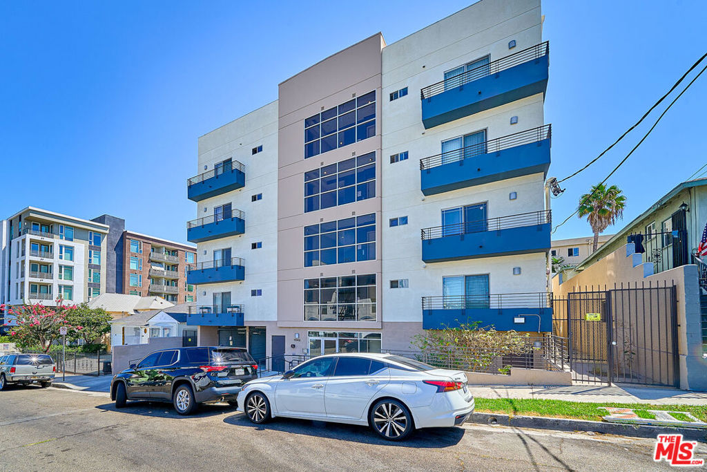 1042 S Kingsley Drive PH4, Los Angeles, CA 90006 — photo 1