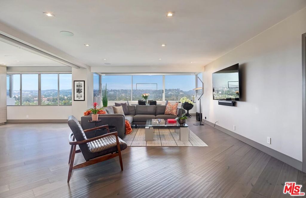 865 Comstock Avenue 16F, Los Angeles, CA 90024 — photo 1