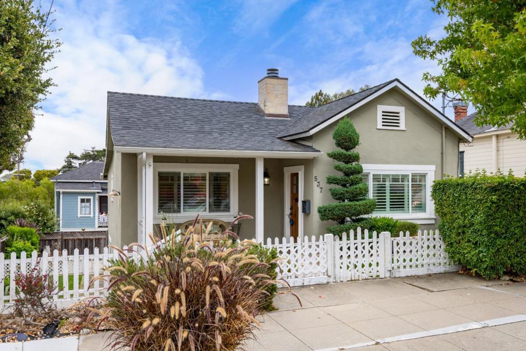 537 Larkin Street, Monterey, CA 93940 — photo 1