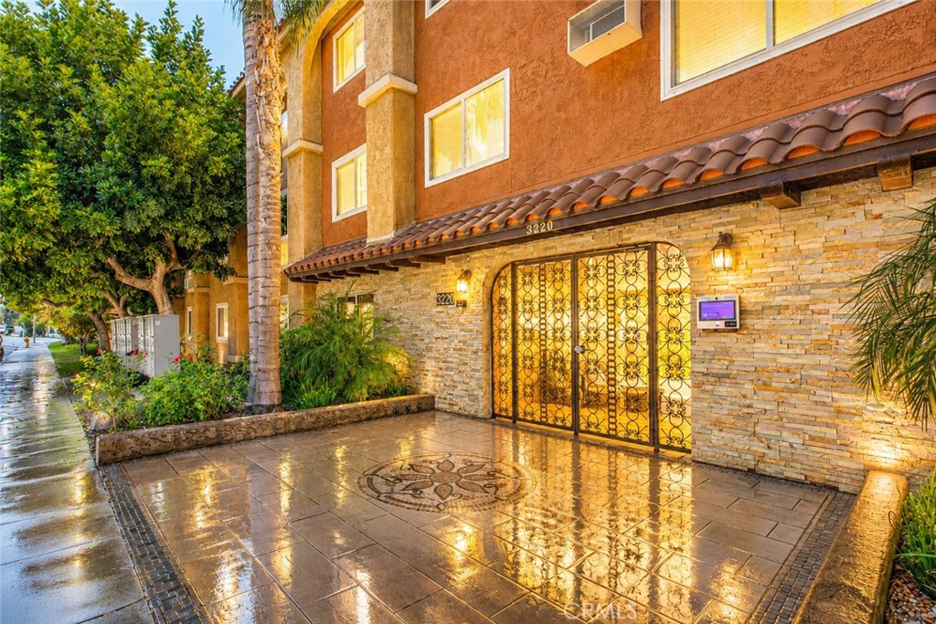 3220 Altura Avenue 217, Glendale, CA 91214 — photo 1