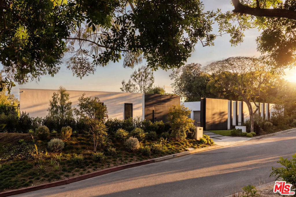 500 Chalette Drive, Beverly Hills, CA 90210 — photo 1