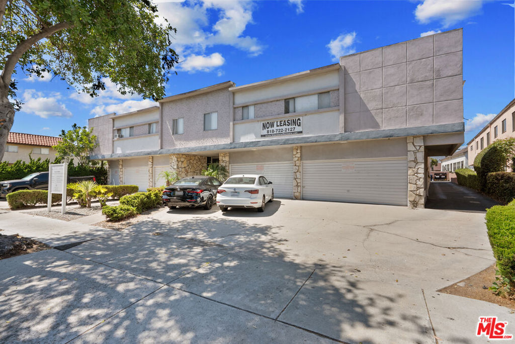 323 E Chestnut Street, Glendale, CA 91205 — photo 1