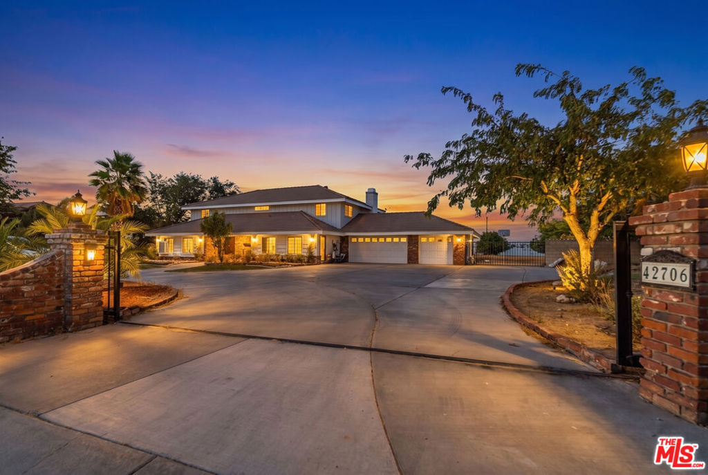 42706 20th Street, Lancaster, CA 93534 — photo 1