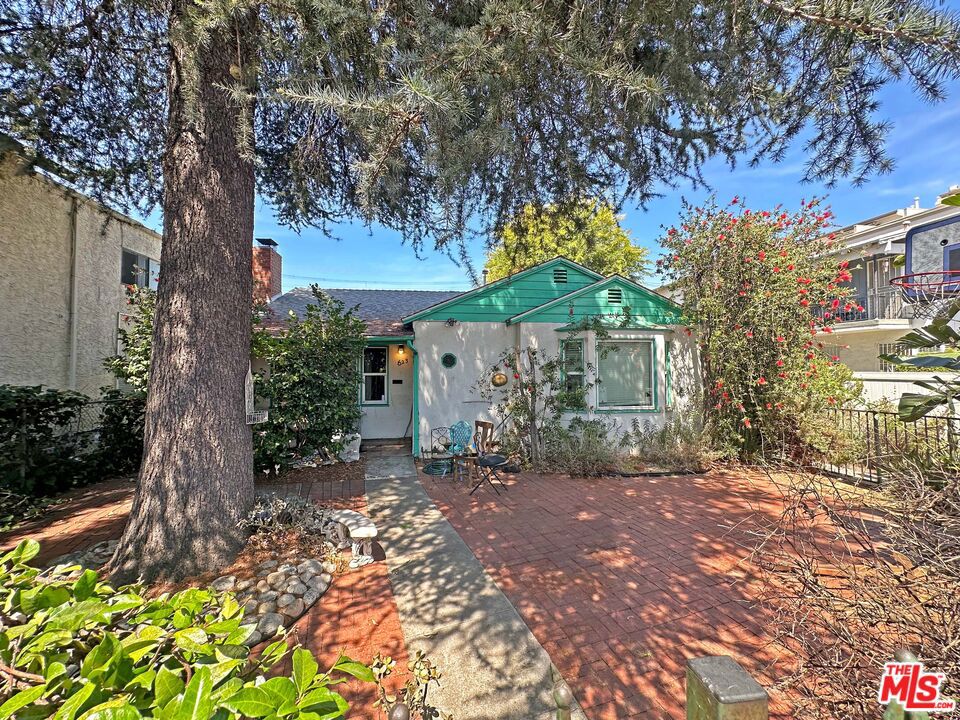 5623 Woodman Avenue, Los Angeles, CA 91401 — photo 1