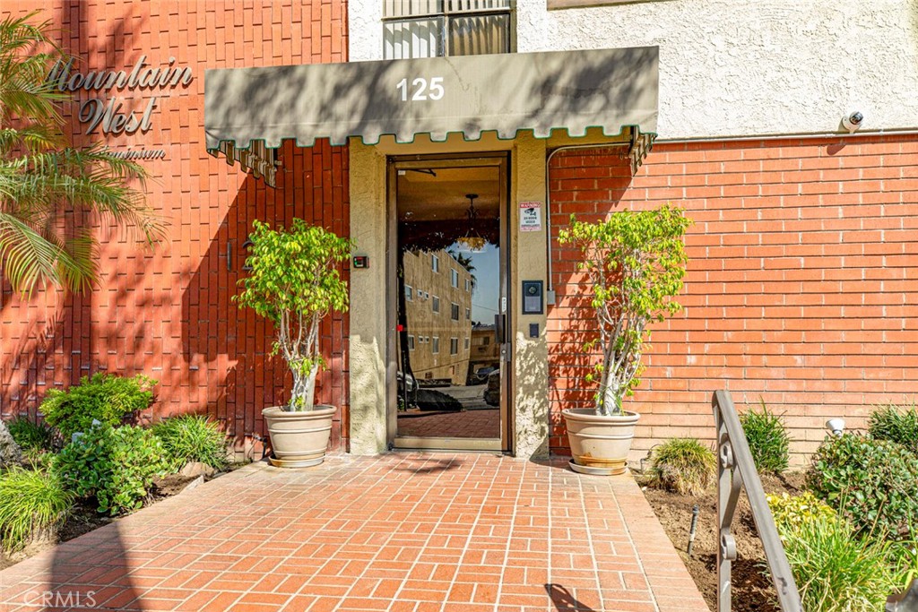 125 W Mountain Street 102, Glendale, CA 91202 — photo 1