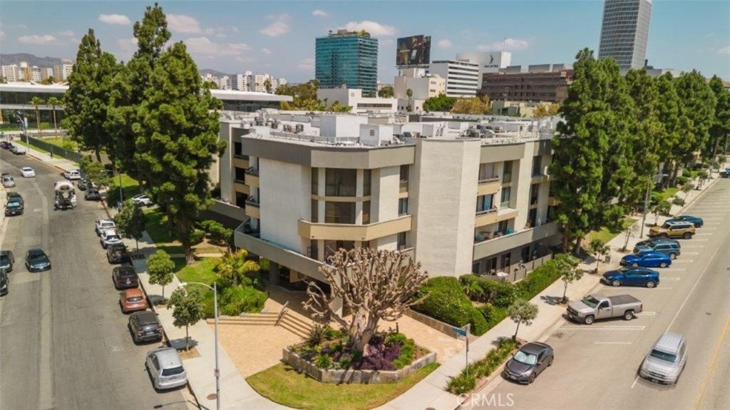 750 S Spaulding Avenue 215, Los Angeles, CA 90036 — photo 1