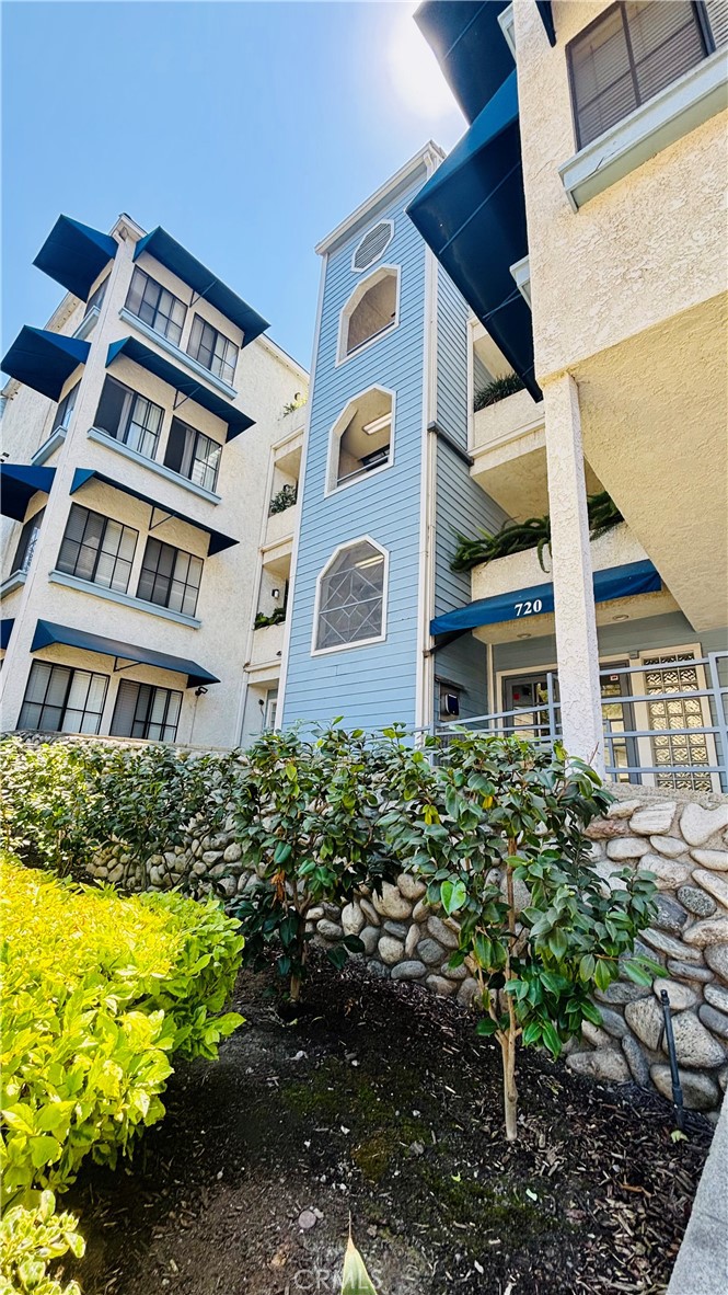 720 W 4th 114, Long Beach, CA 90802 — photo 1