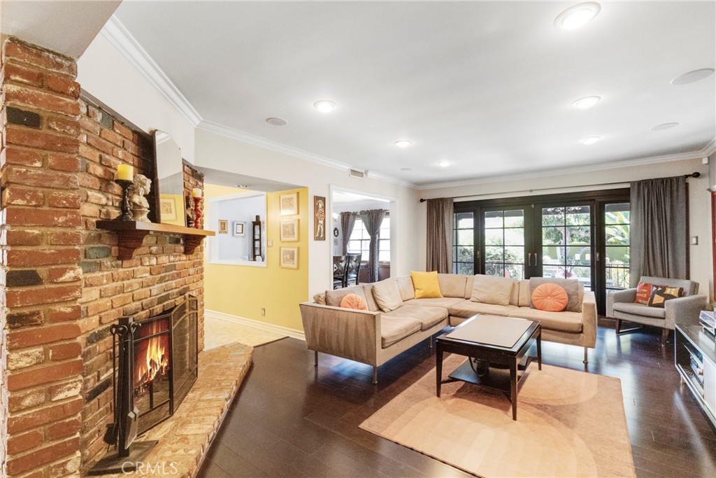 1812 W Riverside, Burbank, CA 91506 — photo 1