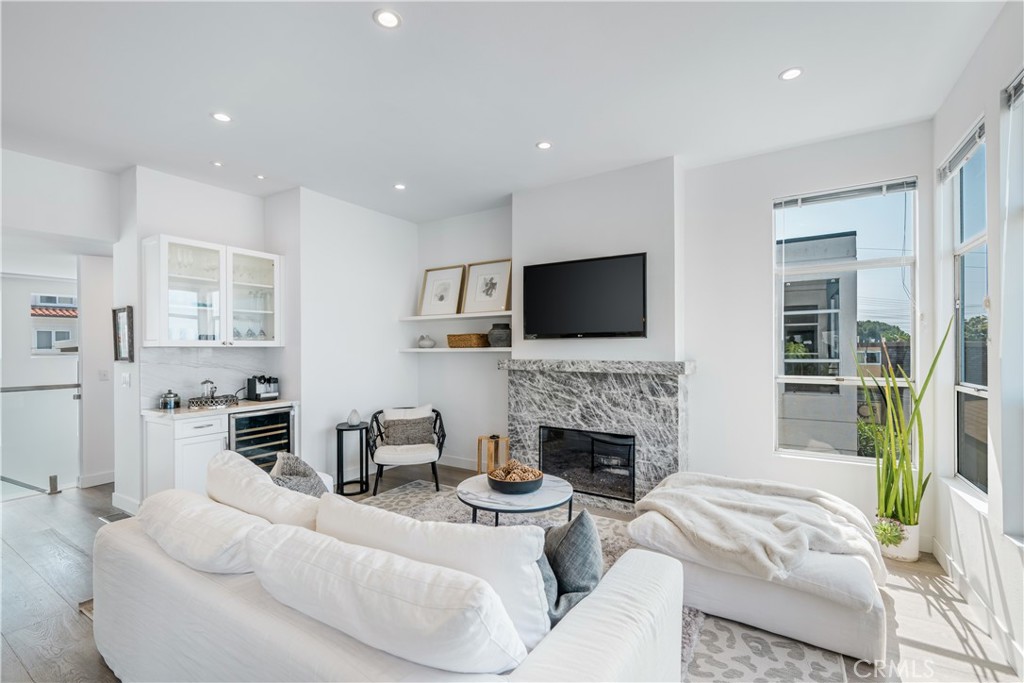 647 1st Place, Hermosa Beach, CA 90254 — photo 1