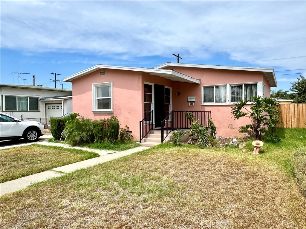 823 E 102nd, Los Angeles, CA 90002 — photo 1