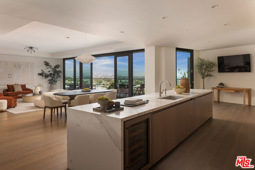8420 W Sunset Boulevard 702, West Hollywood, CA 90069 — photo 1