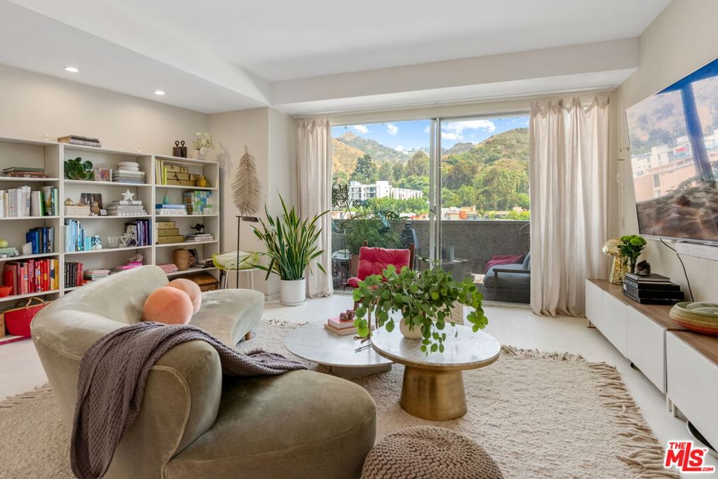 7250 Franklin Avenue 903, Los Angeles, CA 90046 — photo 1