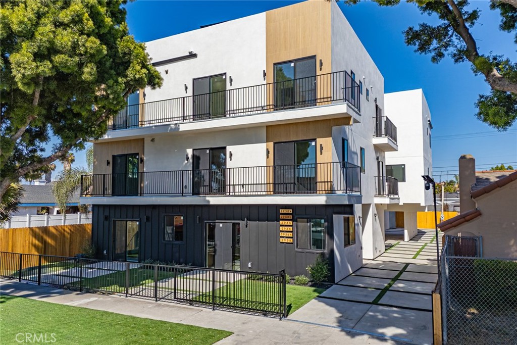 2938 S Sycamore, Los Angeles, CA 90016 — photo 1