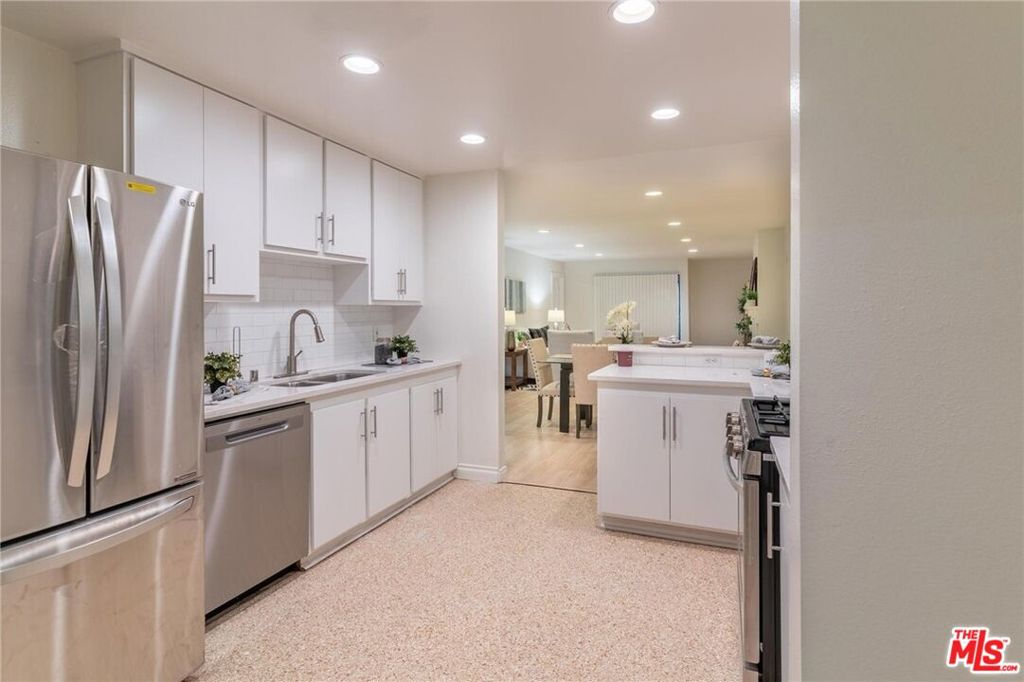 1940 N Highland Avenue 42, Los Angeles, CA 90068 — photo 1