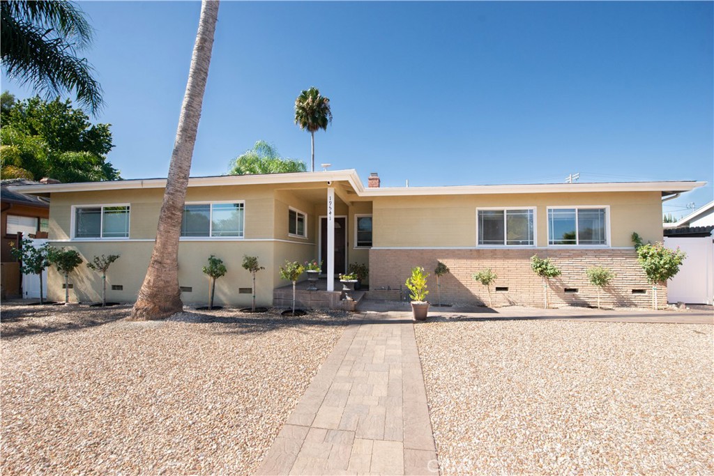 19541 Victory Boulevard, Reseda, CA 91335 — photo 1