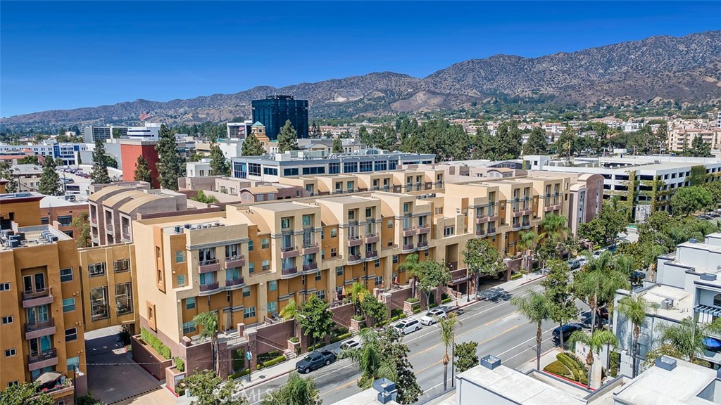 201 E Angeleno Avenue 326, Burbank, CA 91502 — photo 1