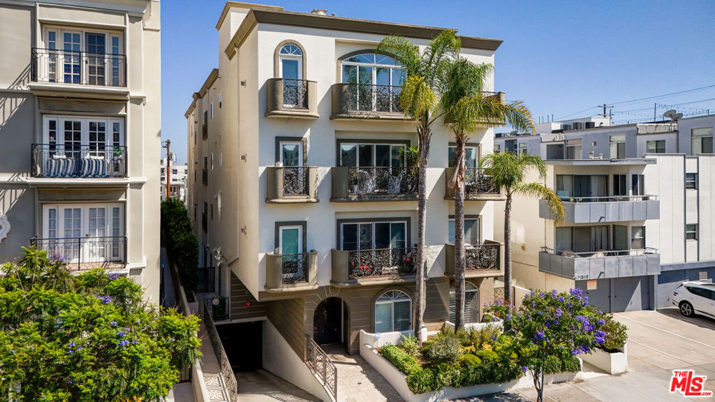 11840 Dorothy Street 302, Los Angeles, CA 90049 — photo 1