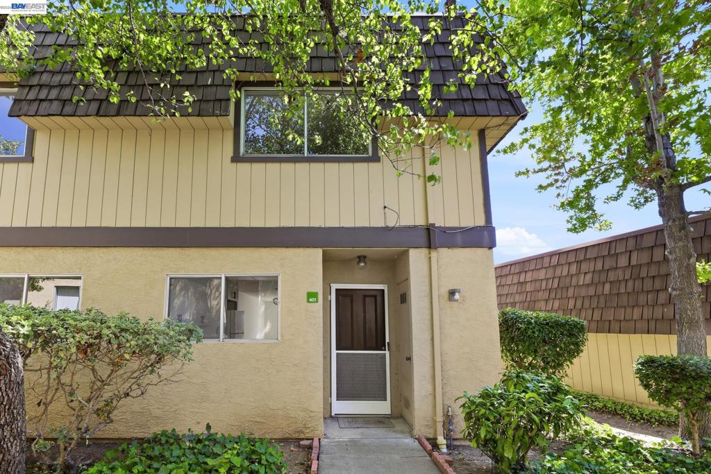 10401 Shaw St 401, Oakland, CA 94605 — photo 1