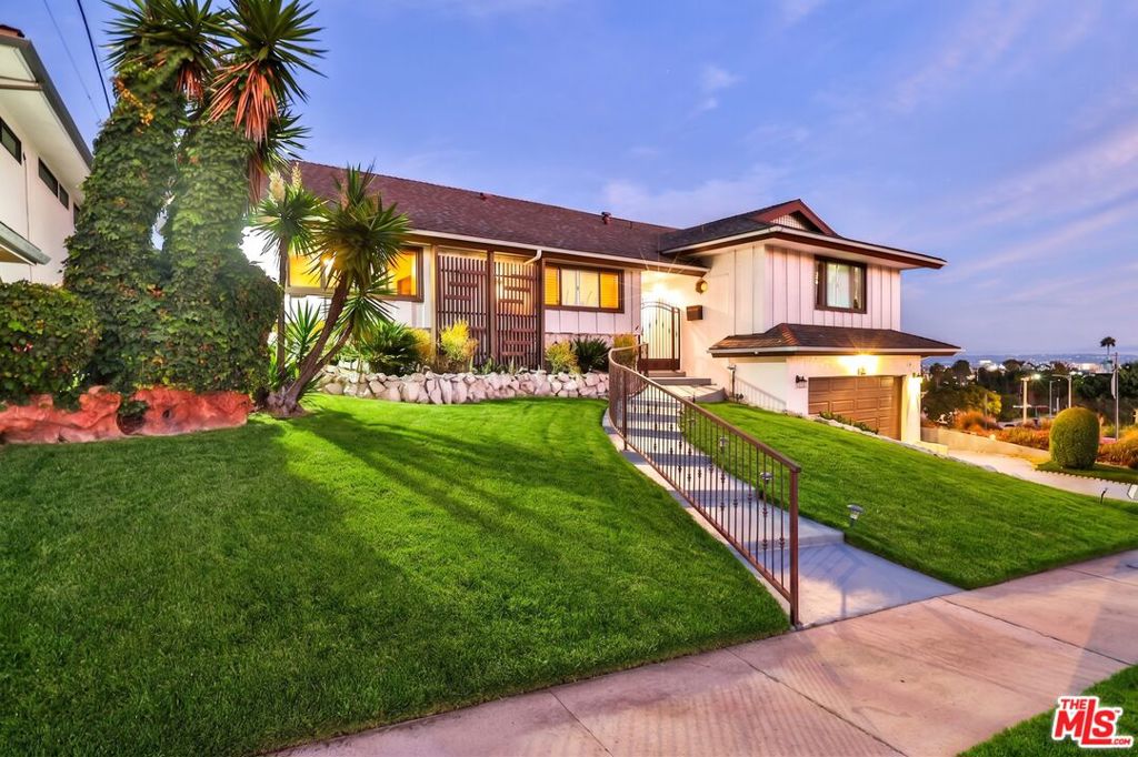 5720 S Chariton Avenue, Los Angeles, CA 90056 — photo 1