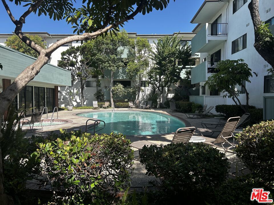 5000 S Centinela Avenue 214, Los Angeles, CA 90066 — photo 1