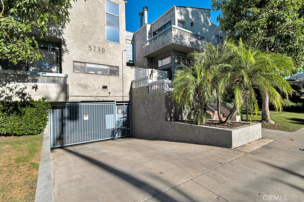 5230 Bellingham 7, Valley Village, CA 91607 — photo 1