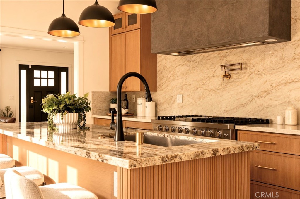 584 N Plymouth, Los Angeles, CA 90004 — photo 1