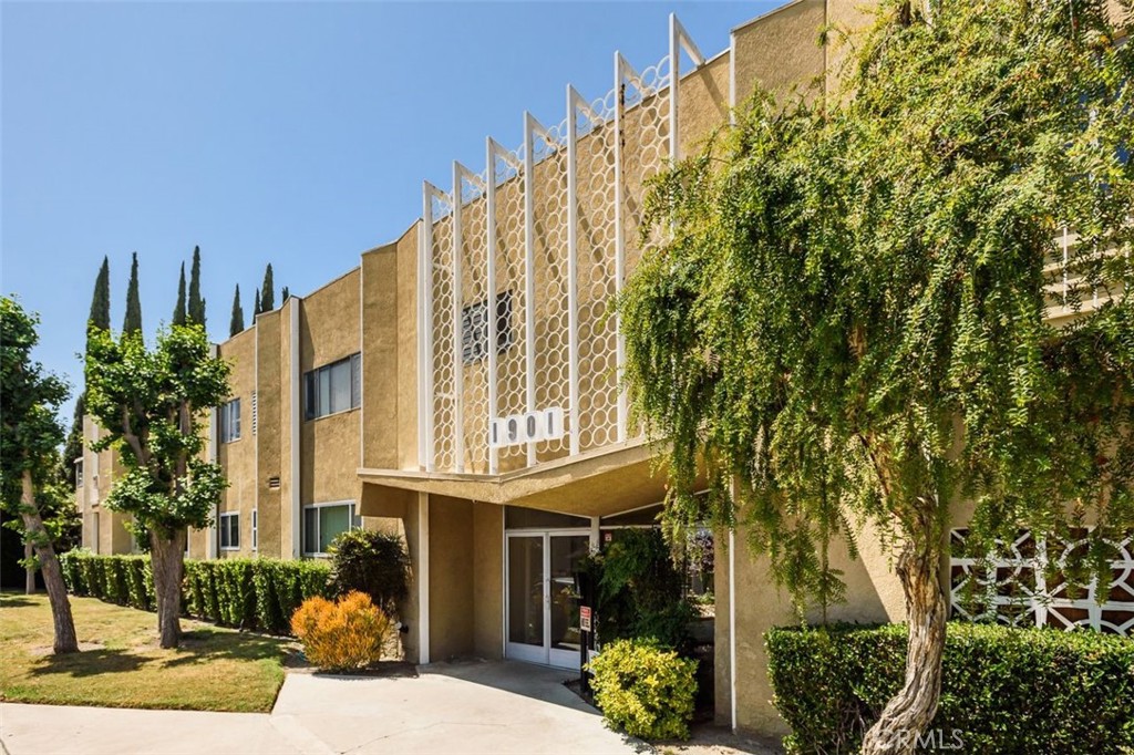 1901 Peyton Avenue W, Burbank, CA 91504 — photo 1