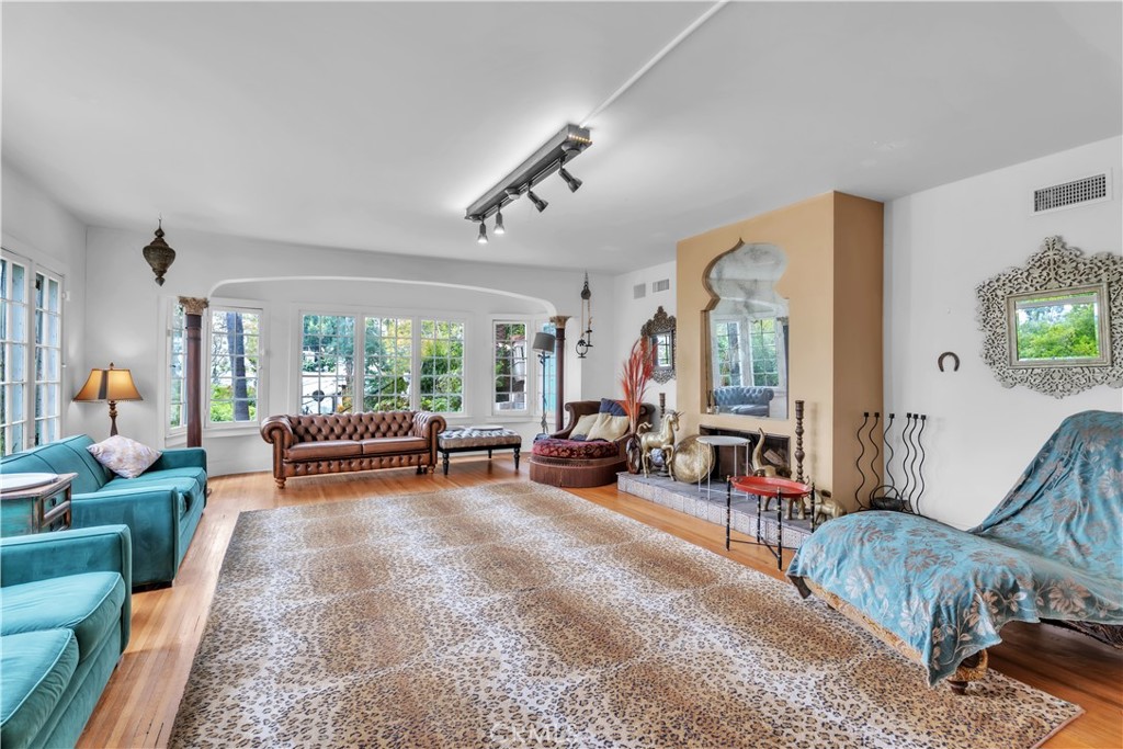 2275 Vasanta, Los Angeles, CA 90068 — photo 1