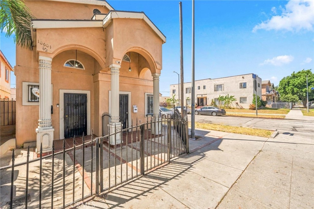 10601 S Main, Los Angeles, CA 90003 — photo 1